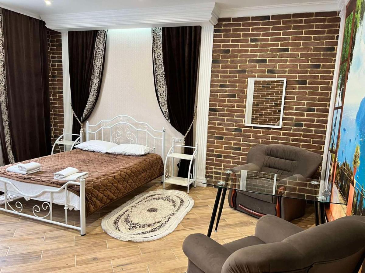 Lavender Night Apartments Chernivtsi Ngoại thất bức ảnh